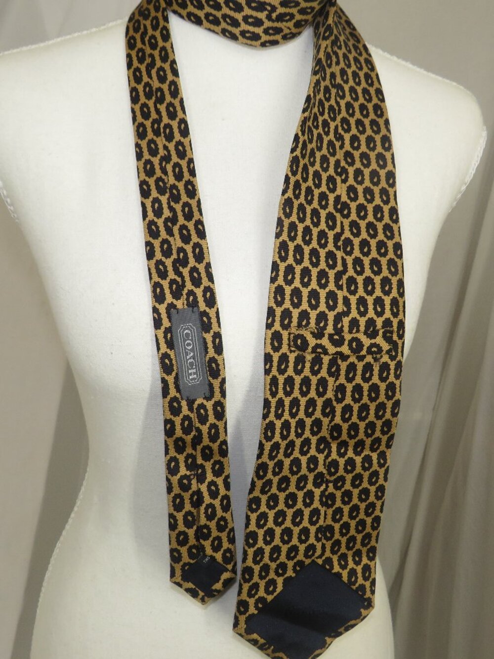 61" Coach designer necktie, handmade in the USA, Italian silk bold print
